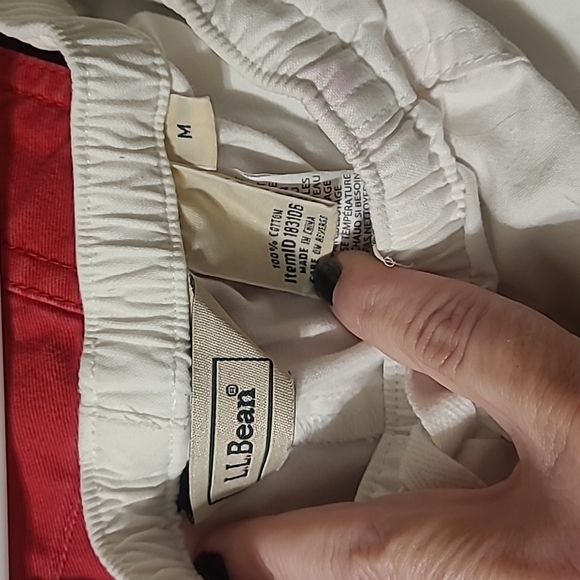 White L.L. Bean Shorts. Medium - Picture 3 of 4